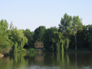 The beautiful Molyneux Lake