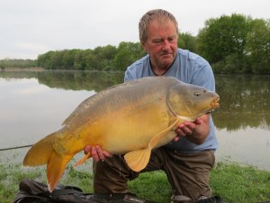 An hour into daylight and I land a 26lb 10oz mirror 