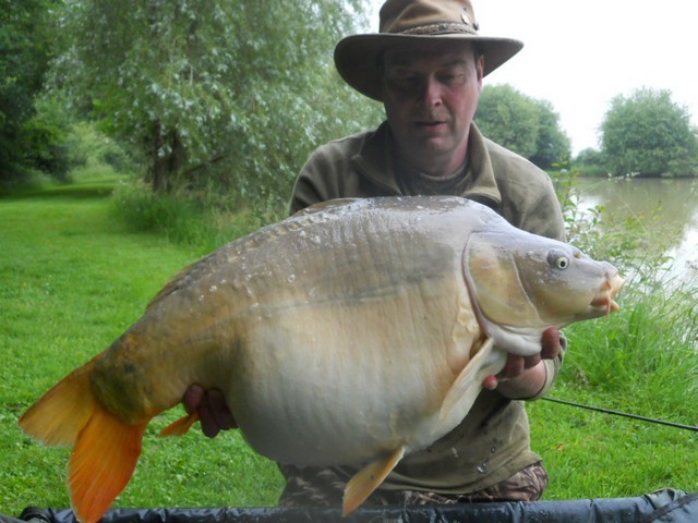 Oakview Carp Fishing in France with Accommodation