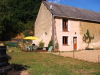 Accommodation photos at Bletiere carp lake in France.