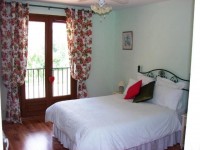 Accommodation photos at Bletiere carp lake in France.