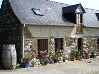 Accommodation photos at Glehias carp lake in France.