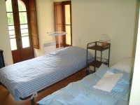 Accommodation photos at Sapphire carp lake in France.