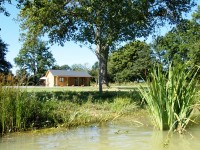 Accommodation photos at Oakview carp lake in France.