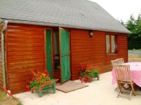 Accommodation photos at Laroussi carp lake in France.