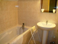 Accommodation photos at Sapphire carp lake in France.