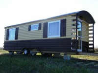 Accommodation photos at Lords carp lake in France.