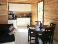Accommodation photos at Oakview carp lake in France.