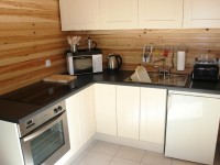 Accommodation photos at Oakview carp lake in France.