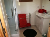 Accommodation photos at Oakview carp lake in France.