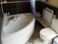 Accommodation photos at Hideaway carp lake in France.
