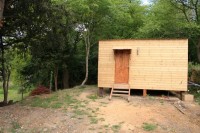 Facility photos at Oakwood carp lake in France.