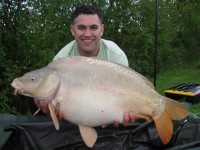 A 34lb Carp from Oakview in Apr 2012 by Justin