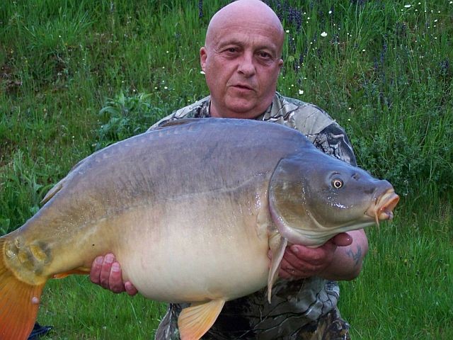 42lb 6oz carp from Watersmeet
