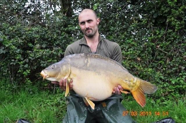 Carp fishing in France at Villefond