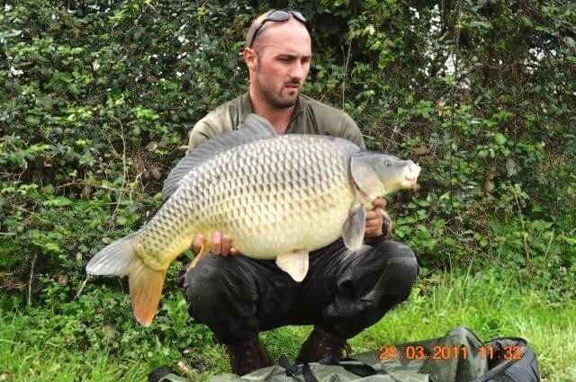 Carp fishing in France at Villefond