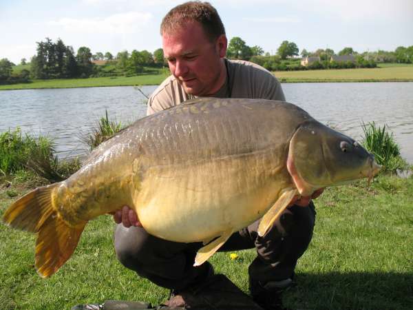 100 carp to one angler at French lake Sapphire