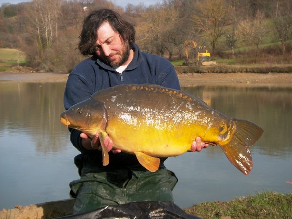 mas bas carp lake with accommodation