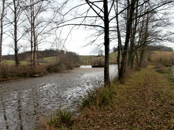mas bas carp lake with accommodation