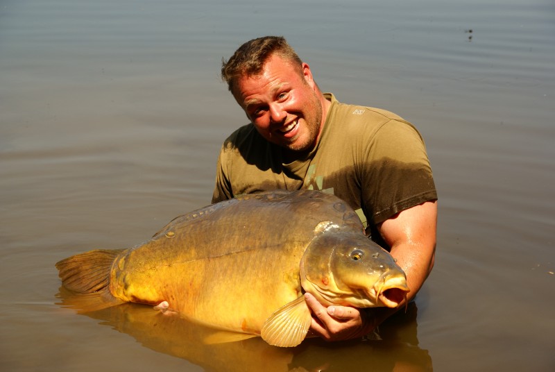 Carp fishing in France at Villefond