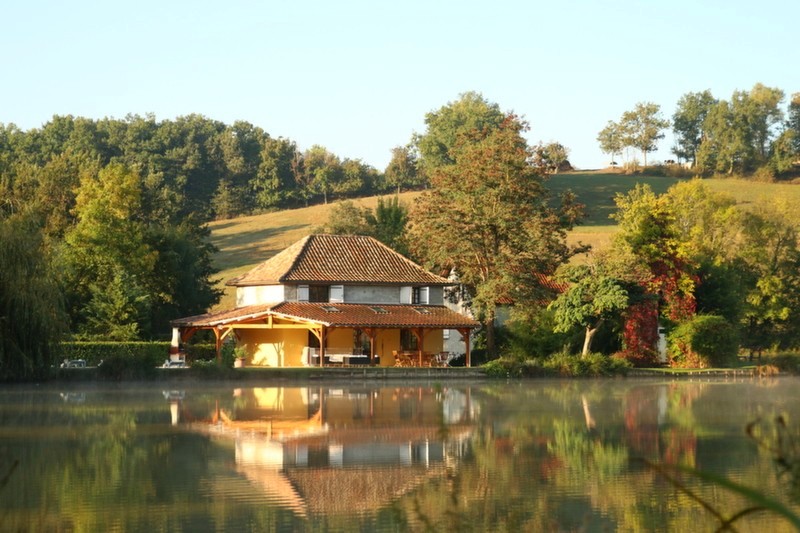 carp fishing lake in France with accommodation