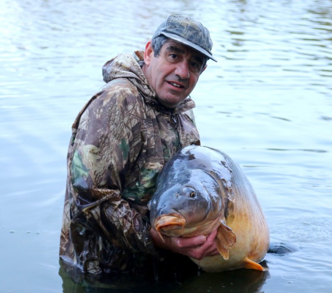laroussi carp fishing in france