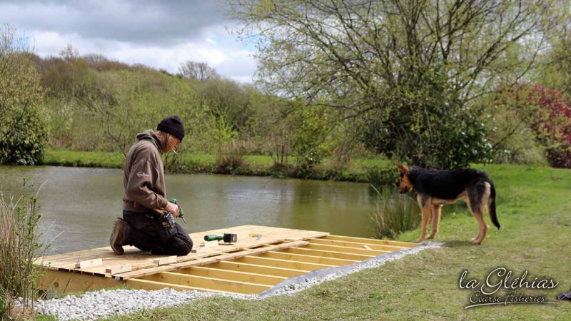 building swims on a carp lake