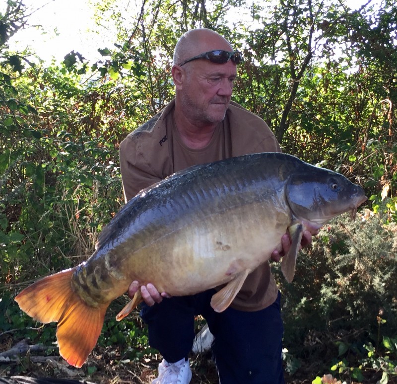 Old Oaks carp lake in france