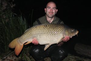 mike-linstead-with-a-33lb-common-carp-from-brocard-large-lake