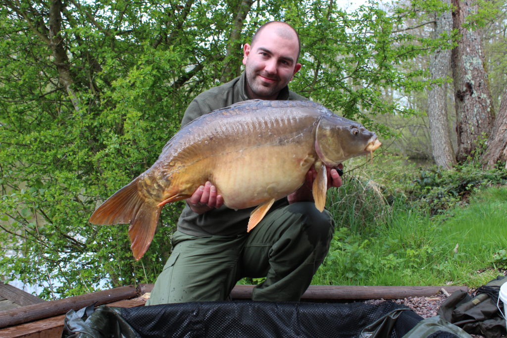 Mike Linstead with a mirror carp from La Fonte
