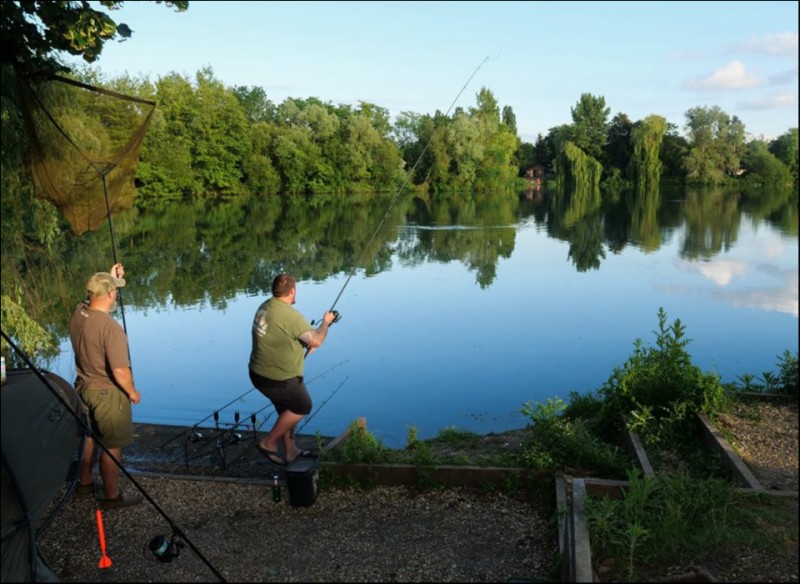 Molyneux_Lake_carp_fishing_in_France_close_to_calais