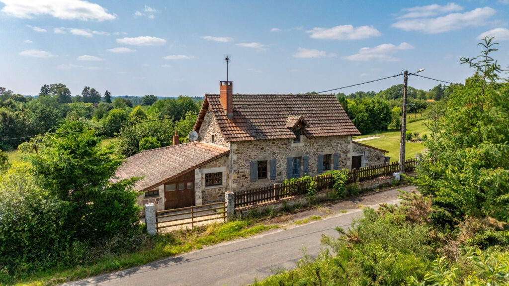 The charming farmhouse accommodation at Lakeview French carp lake.