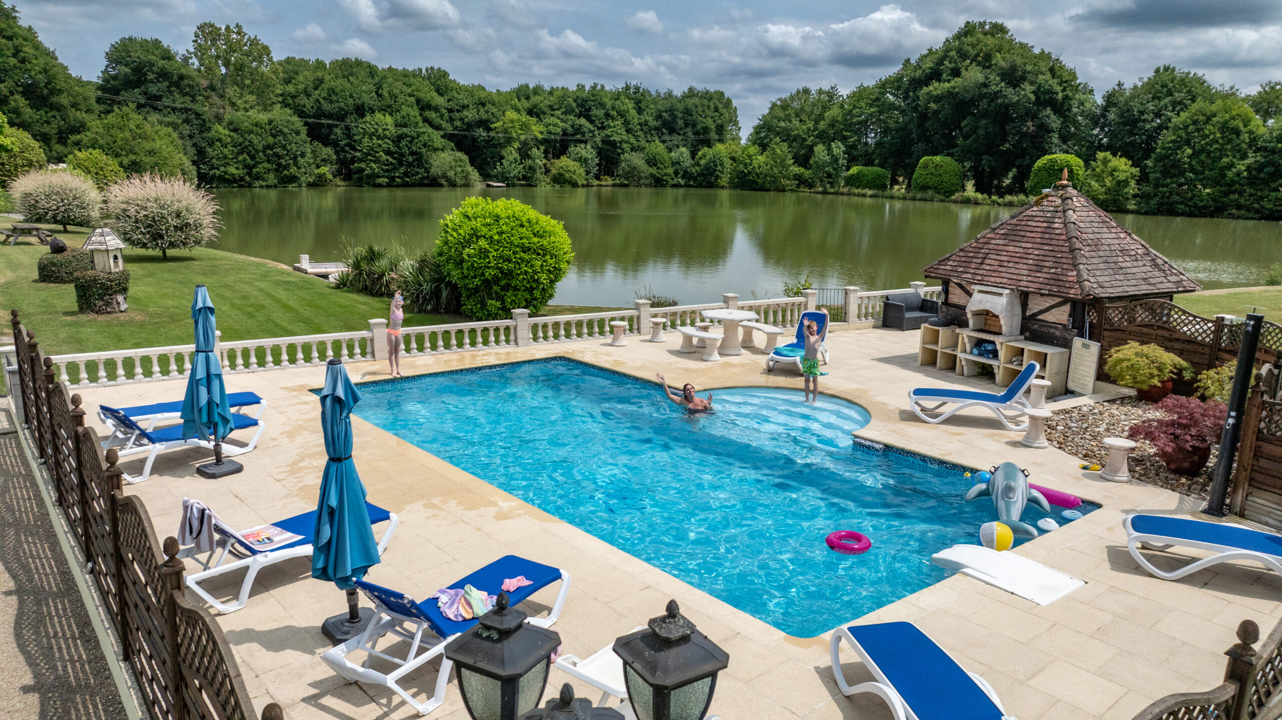 Landes carp fishing france with pool