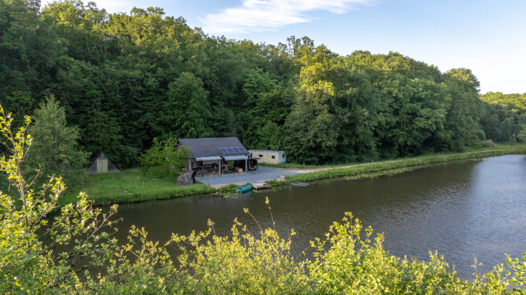 Private fishing lakes in France with accommodation - The Carp House