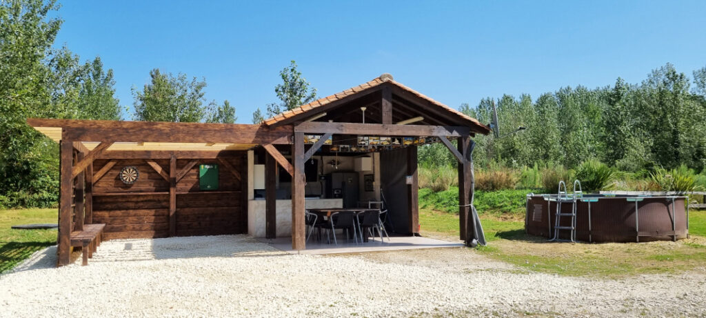Golden Carp Lake angler facilities, French carp fishing