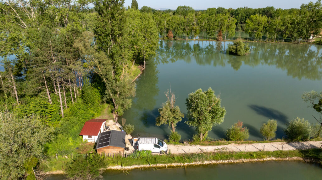 French Carp fishing with a lodge - Ilot