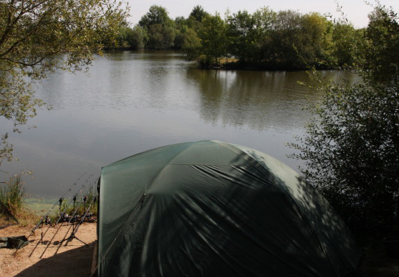Carp fishing in France at Villefond