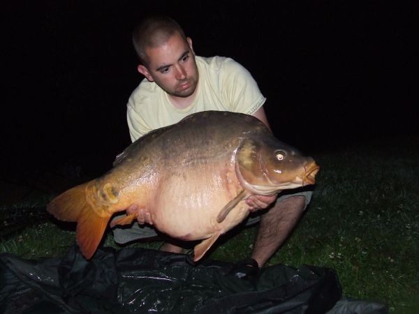 Carp fishing in France at Villefond
