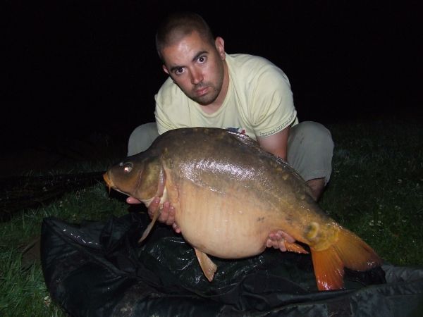 Carp fishing in France at Villefond