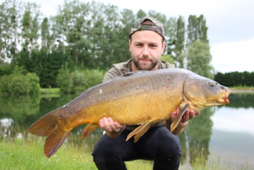 â˜…â˜…â˜… Deux Ã®les report to 11 june â˜…â˜…â˜… - 1