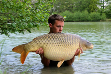 Bumper catch sets new lake record - 1