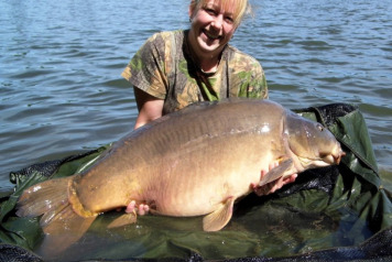 Biggest carp ever caught by a lady! - 1