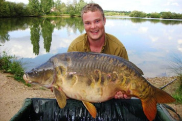 Laroussi gives the Johnson family a fantastic weekâ€™s carp fishing! - 2