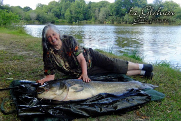 JENNY WENT HUNTING FOR A CAT AND CAME UP TRUMPS! - 1