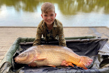 Spectacular Young Angler breaks Lake Records with Ease! - 1