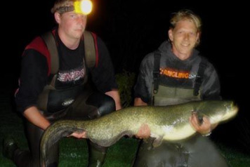 More Big Carp & Cats to 39lb 9oz! - 2