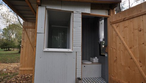 Ragon, Carp Fishing in France, Toilet & Shower Cabin