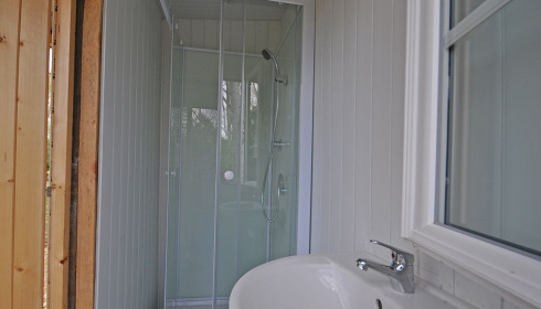 Ragon, Carp Fishing in France, Toilet & Shower Cabin