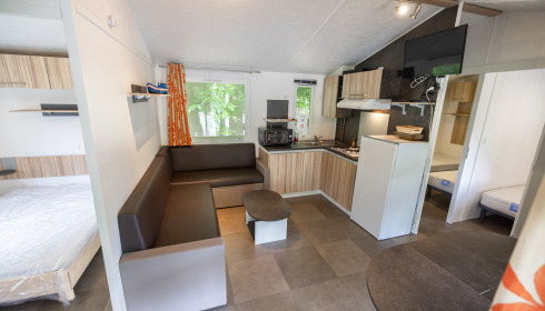 Carp House, Carp Fishing France with Lodge, Kitchen & Dining Area