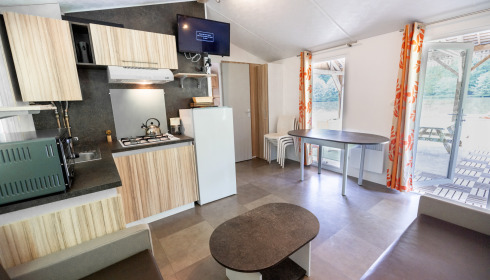 Carp House, Carp Fishing France with Lodge, Kitchen & Dining Area